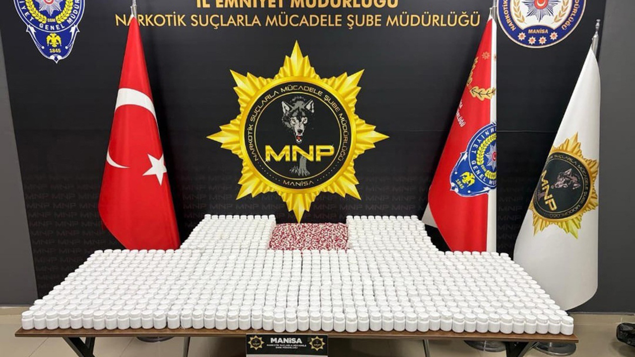 Manisa'ya uyuşturucu operasyonu: 3 şüpheli yakalandı, 57 bin hap ele geçirildi