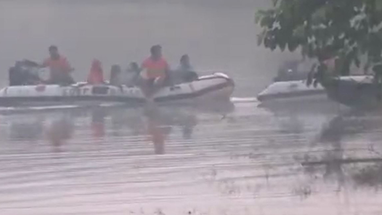 Hindistan’da tekne faciası: Ganj Nehri’nde 13 kişi hayatını kaybetti