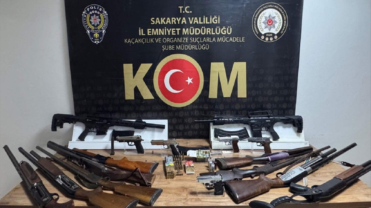 Sakarya'da silah ve uyuşturucu operasyonu: 6 gözaltı