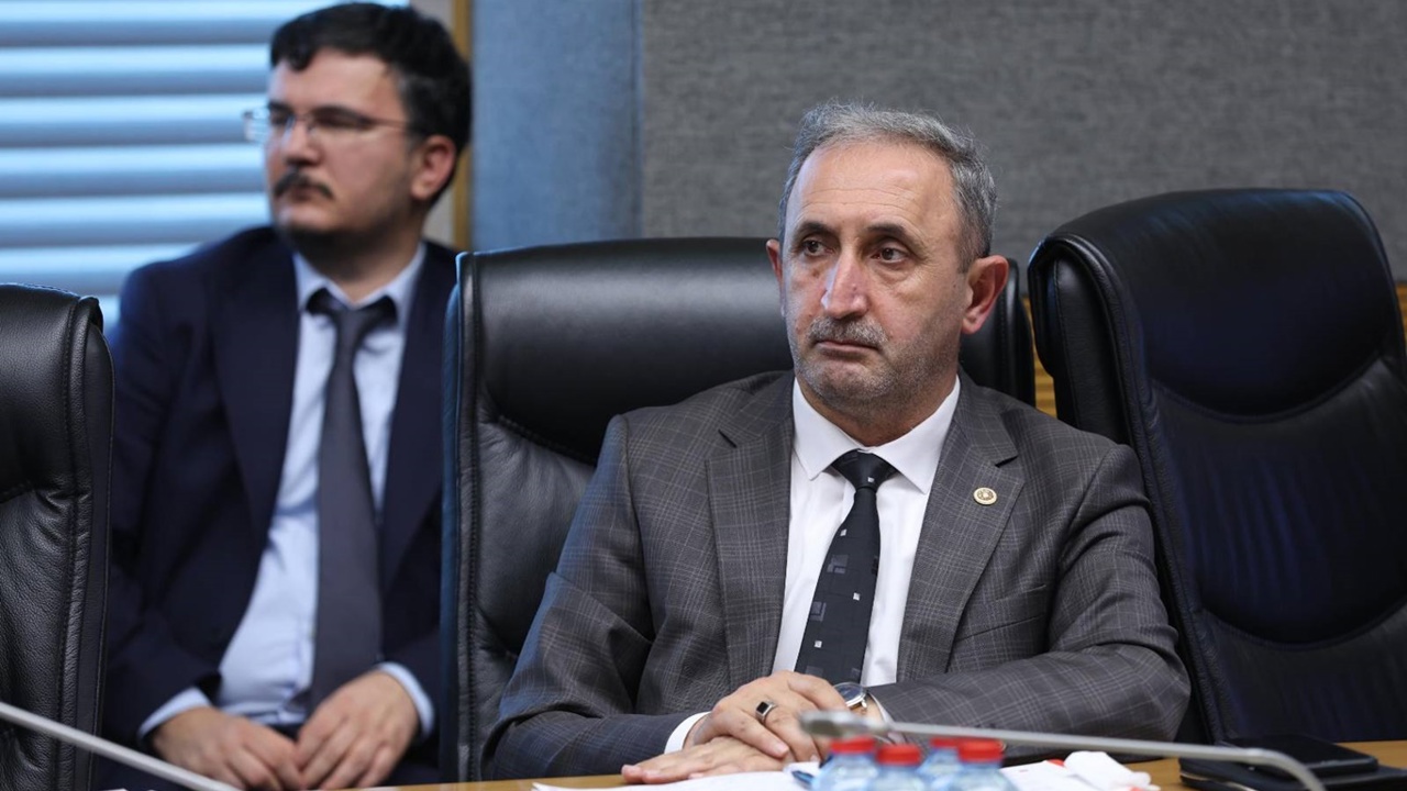HÜDA PAR Milletvekili Demir: Canlı hayvan ithalatı hayvancılık sektörünü zayıflatıyor
