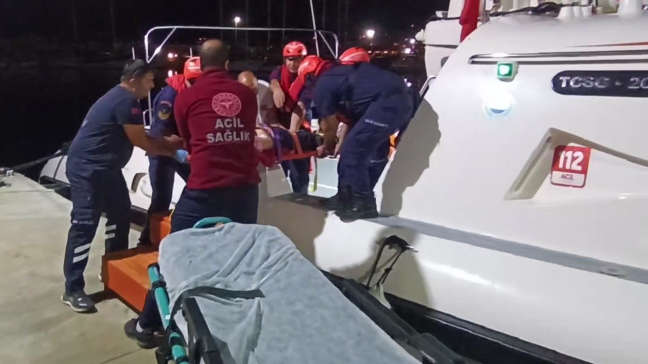 Kaş açıklarında yaralanan gemi mürettebatı Sahil Güvenlik tarafından tahliye edildi
