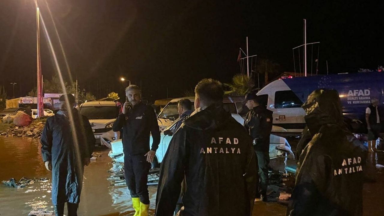 Antalya'da mahsur kalan 22 kişi güvenli alanlara tahliye edildi