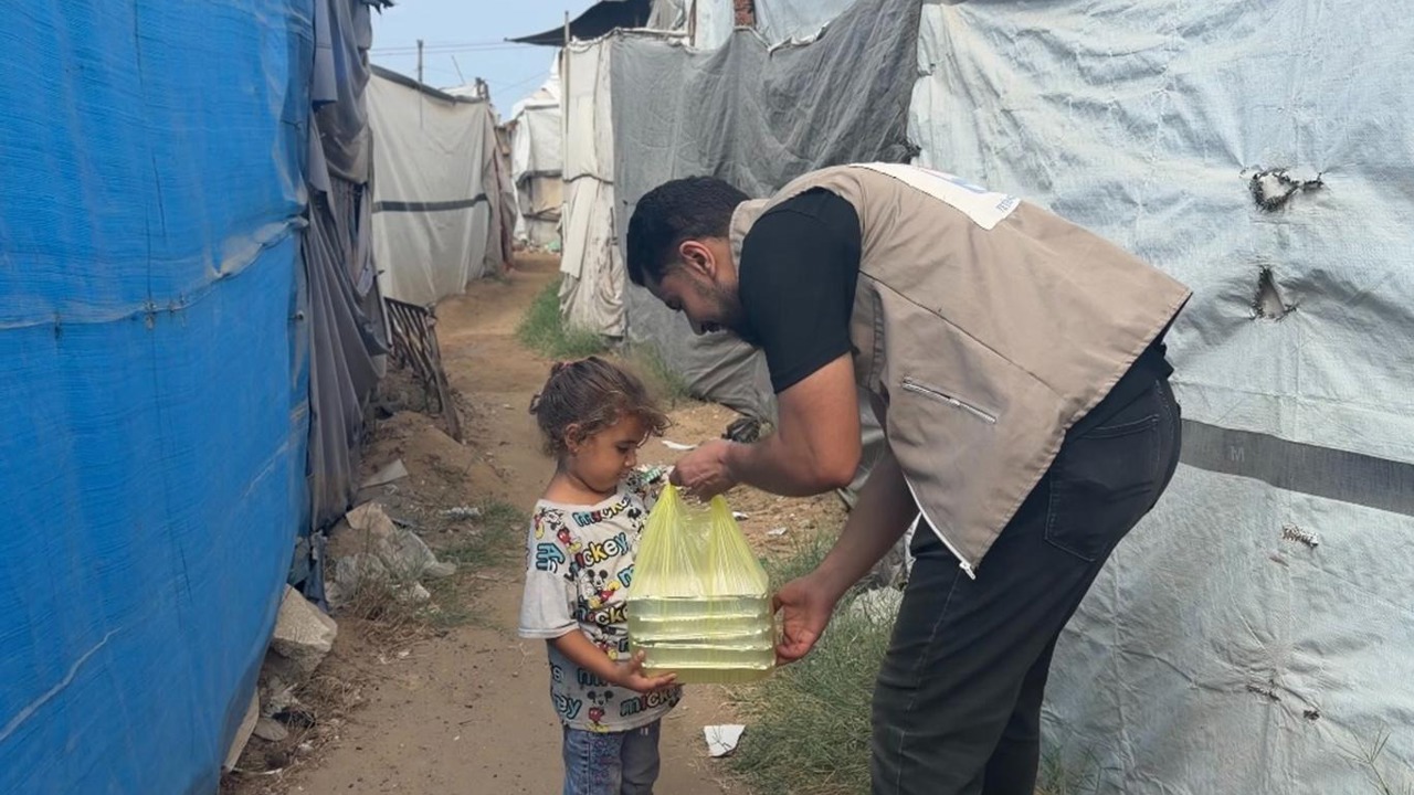 Yetimler Vakfı Gazze'de her gün sıcak yemek dağıtımına devam ediyor