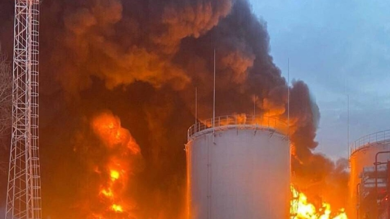 Kiev yönetimi ateşkesin sona erdiğini duyurmasının ardından Rus rafinerisini hedef aldı
