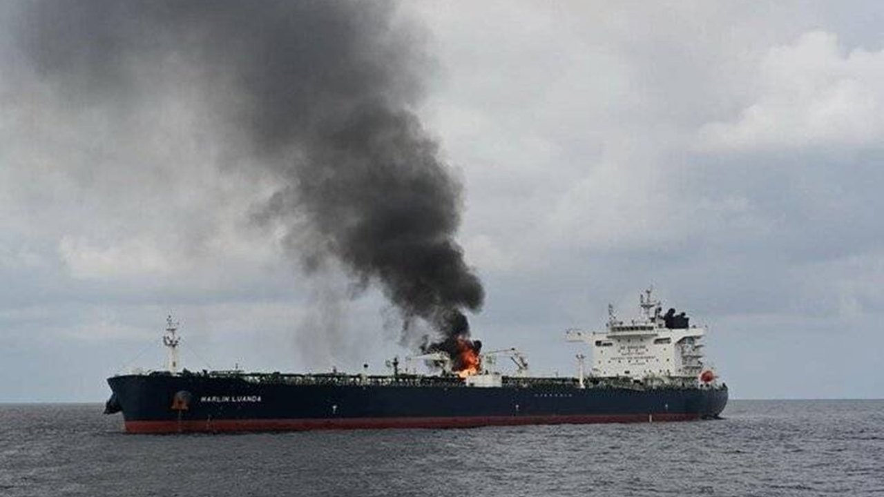 Hürmüz Boğazı'nda bir tanker alev aldı