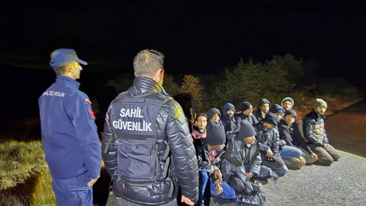 İzmir'de 50 düzensiz göçmen yakalandı