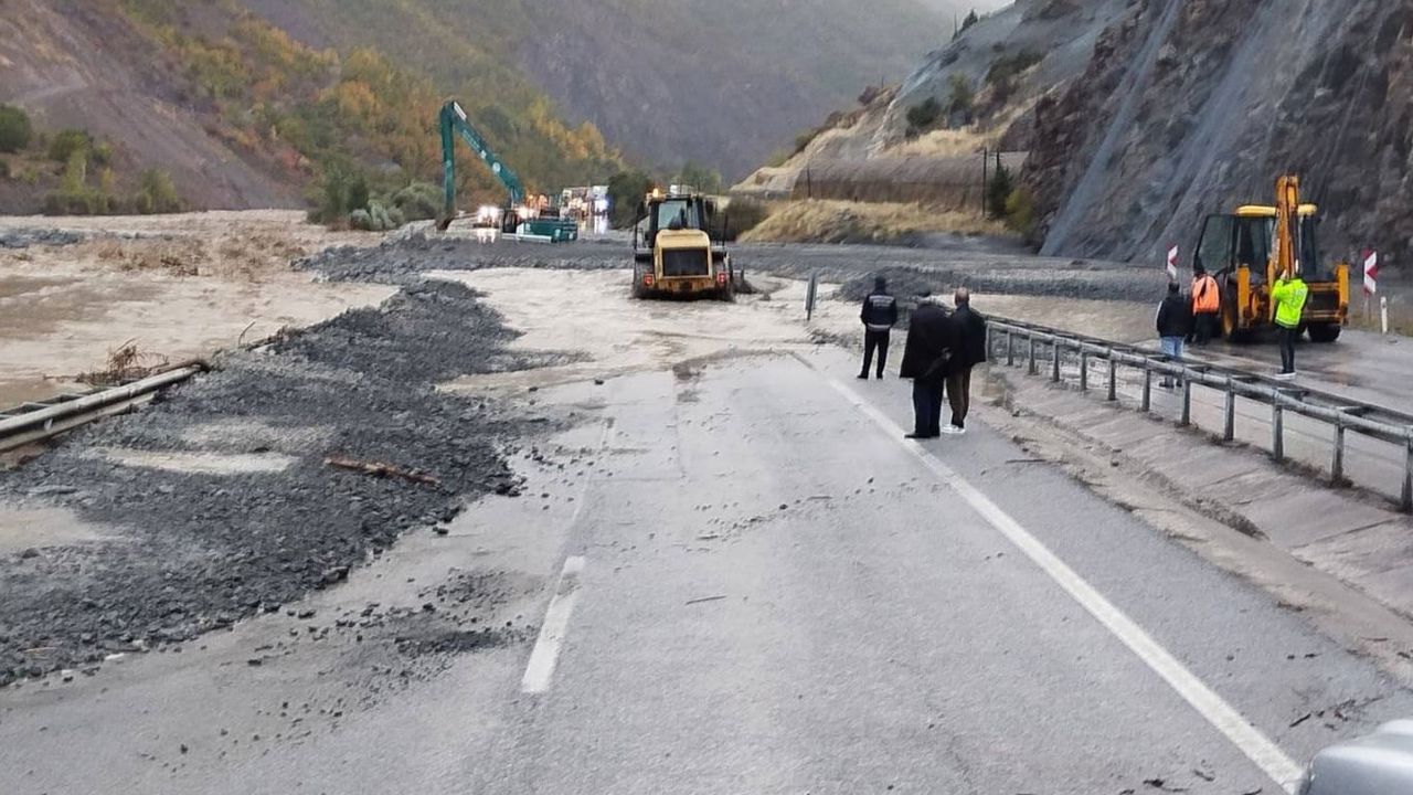 Erzincan-Erzurum kara yolunda ulaşım yeniden başladı