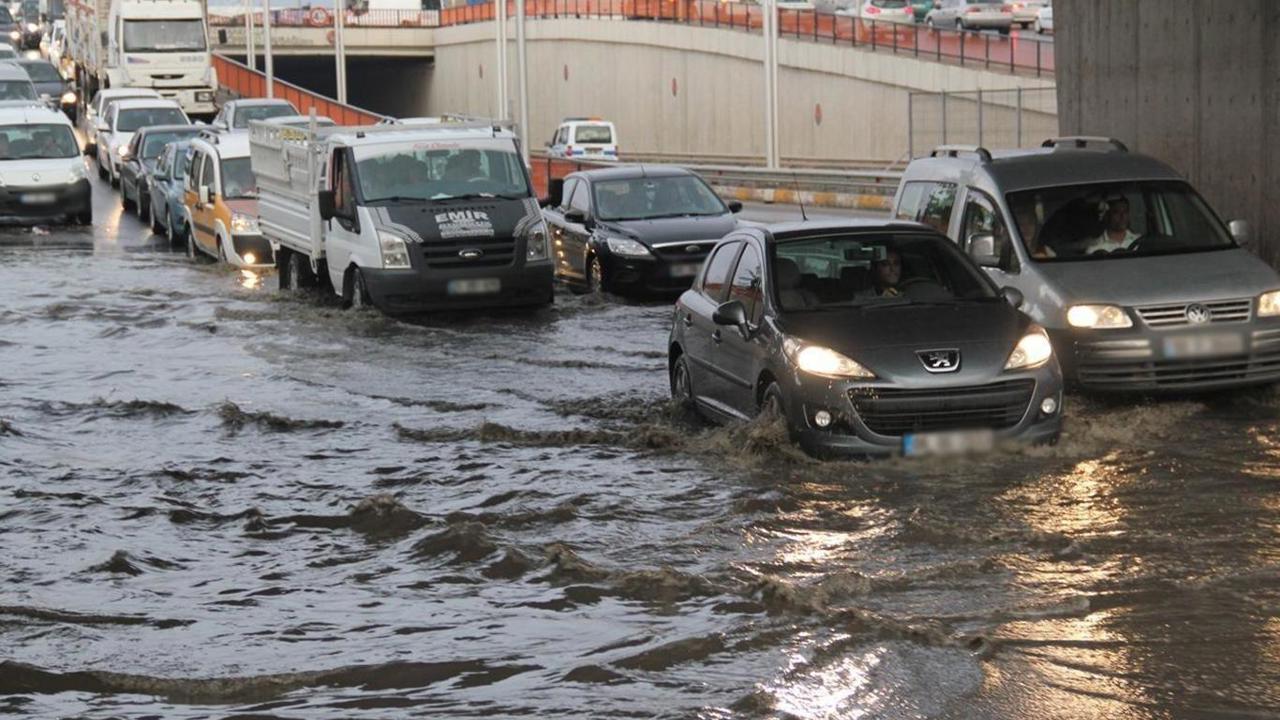 Meteoroloji'den yağış alarmı: Zonguldak turuncu, 13 il sarı kodla uyarıldı