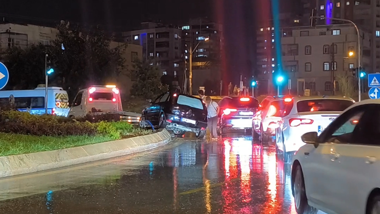 Mersin'de sağanak kazaya neden oldu