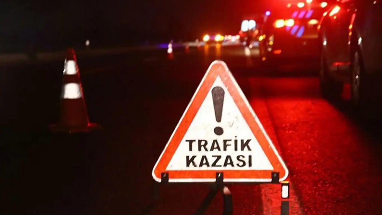 Isparta'da tarım işçilerini taşıyan minibüs ile çekici çarpıştı: 17 yaralı
