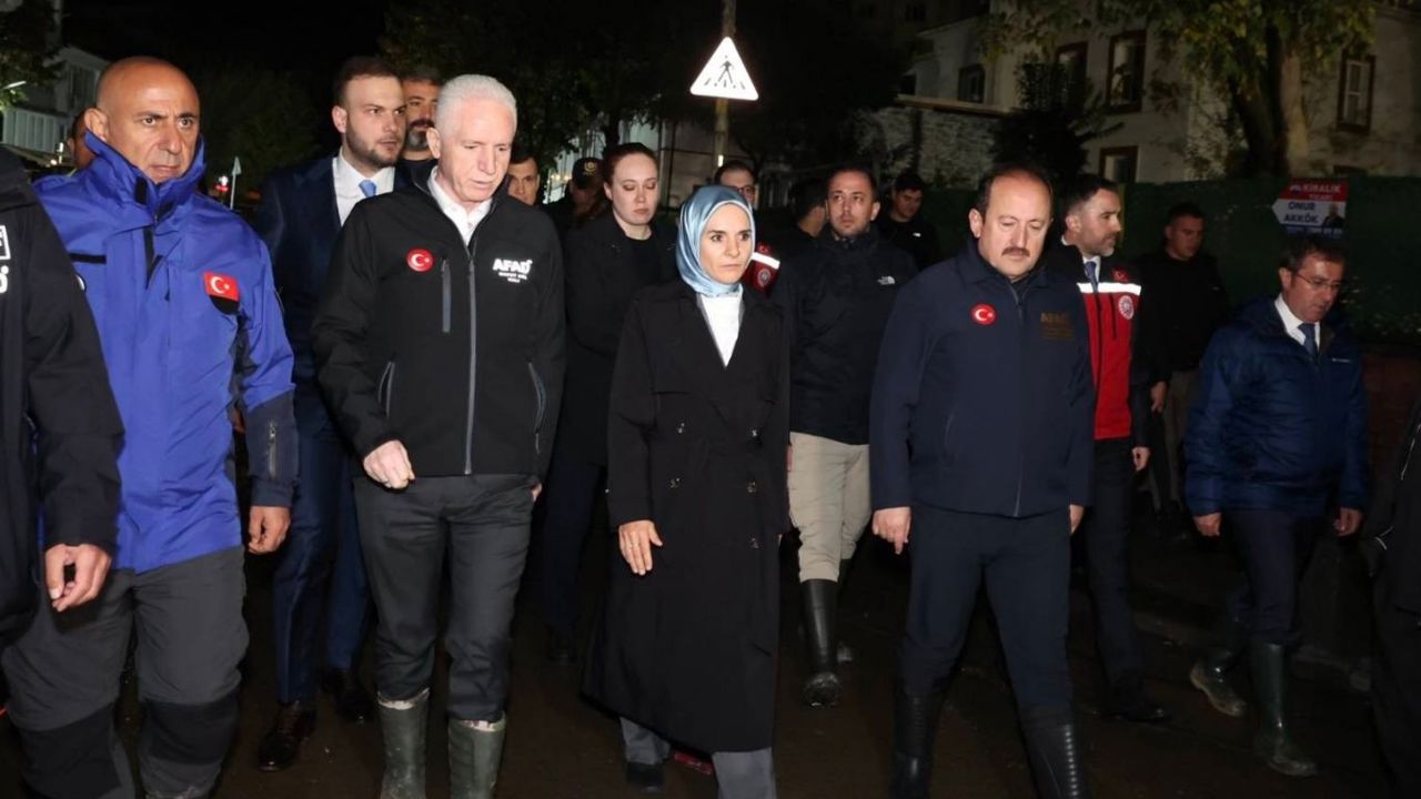 Bakan Göktaş, Sarıyer'deki sel bölgesinde incelemelerde bulundu