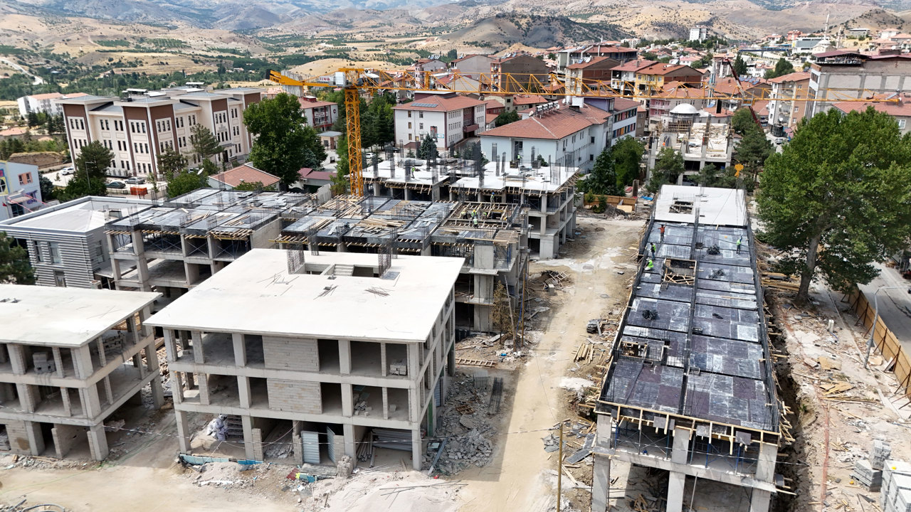 Hekimhan’da Yeni Çarşı Projesinde İnşaatlar Yükselmeye Başladı