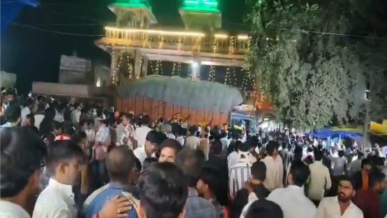 Hindistan'da kamyonet kalabalığın arasına daldı: 15 ölü, 30'dan fazla yaralı