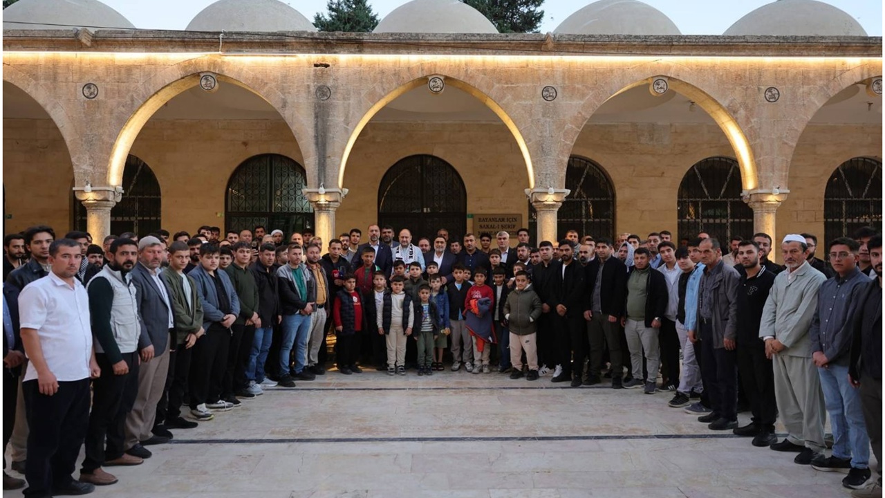 Şanlıurfa'da Hür Gençlik'ten sabah namazı buluşması