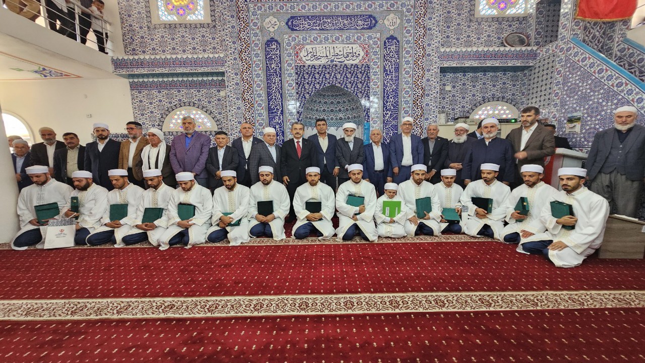Şırnak'ta eğitimlerini tamamlayan 15 hafız için icazet merasimi düzenlendi 