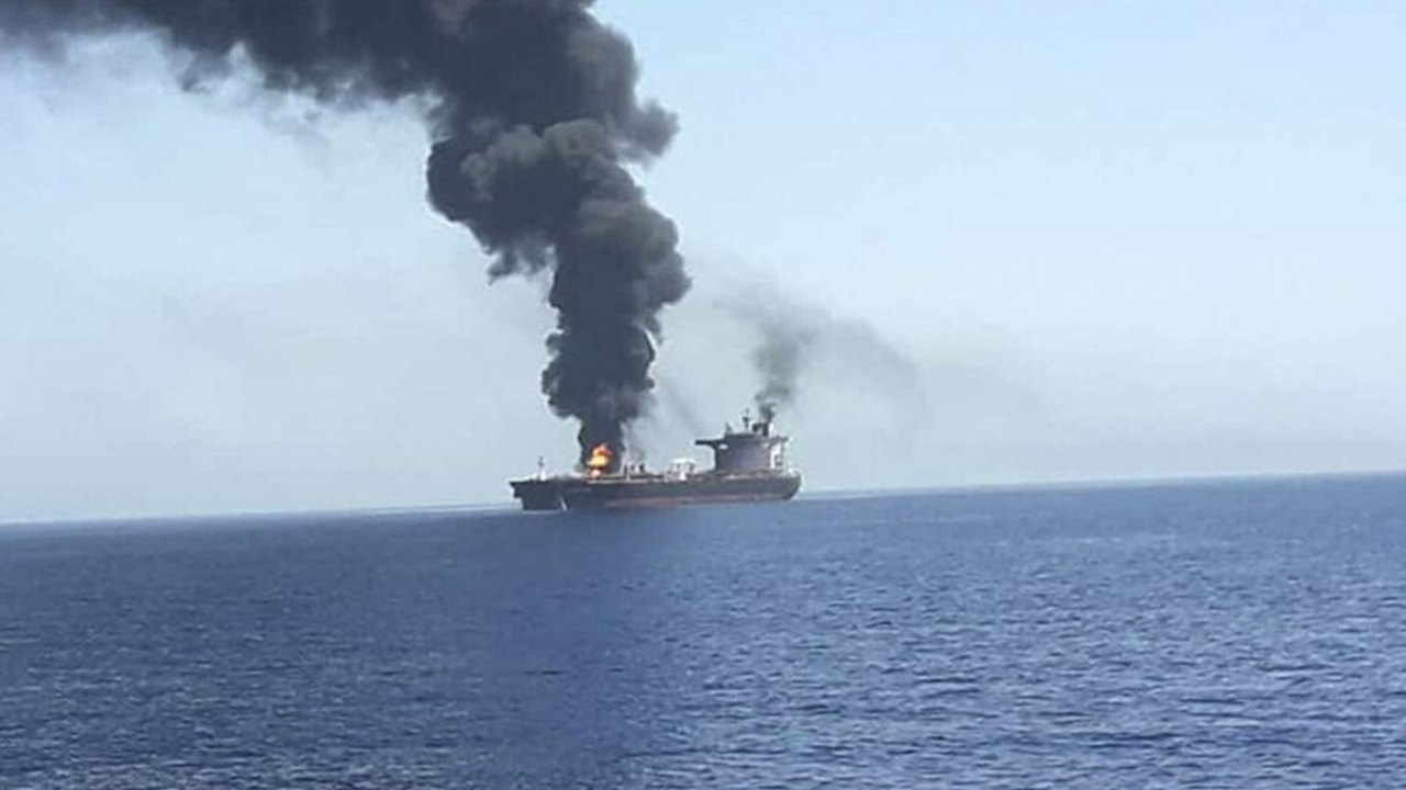 Hürmüz Boğazı'nda bir tanker daha mayına çarptı