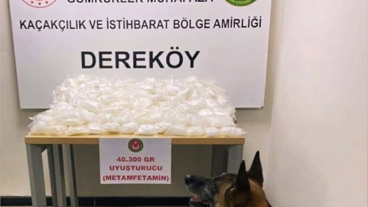Dereköy Sınır Kapısı'nda otomobilin gizli bölmesinden 40 kilogram metamfetamin çıktı