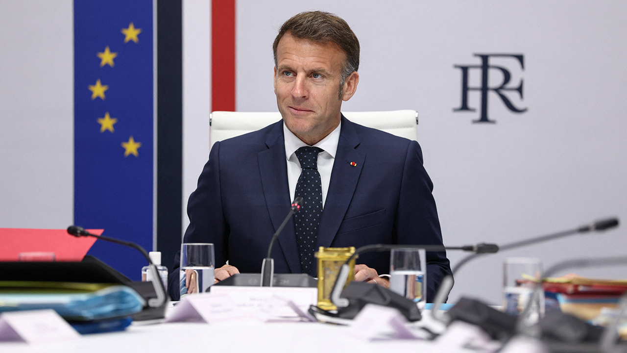 Macron, İçişleri Bakanı'nın istifasını reddetti: Güvenlik güçlerine "yeni çalışma yöntemleri" talimatı