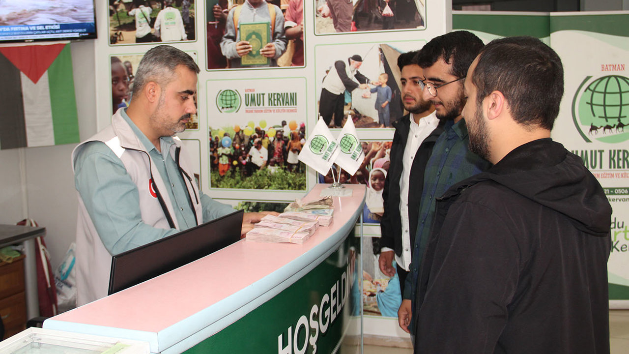 Üniversite öğrencileri kermes gelirini Gazze'ye bağışladı