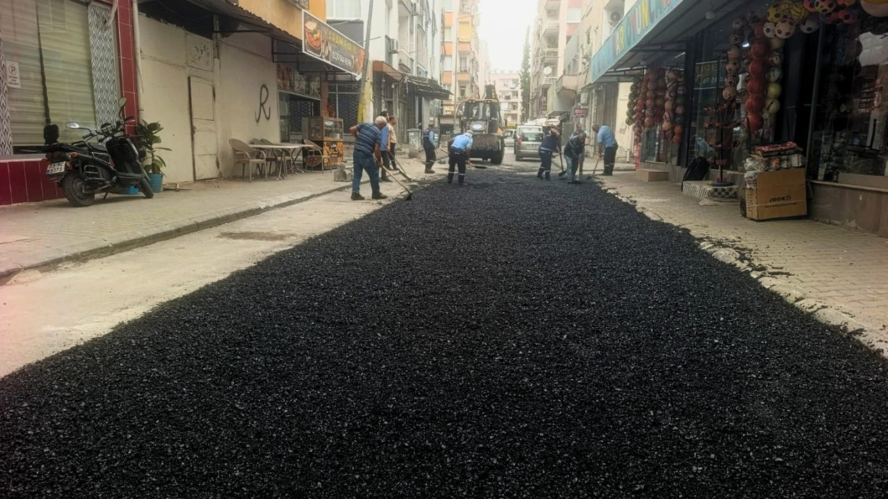 Akdeniz'de yağıştan zarar gören yollar onarılıyor