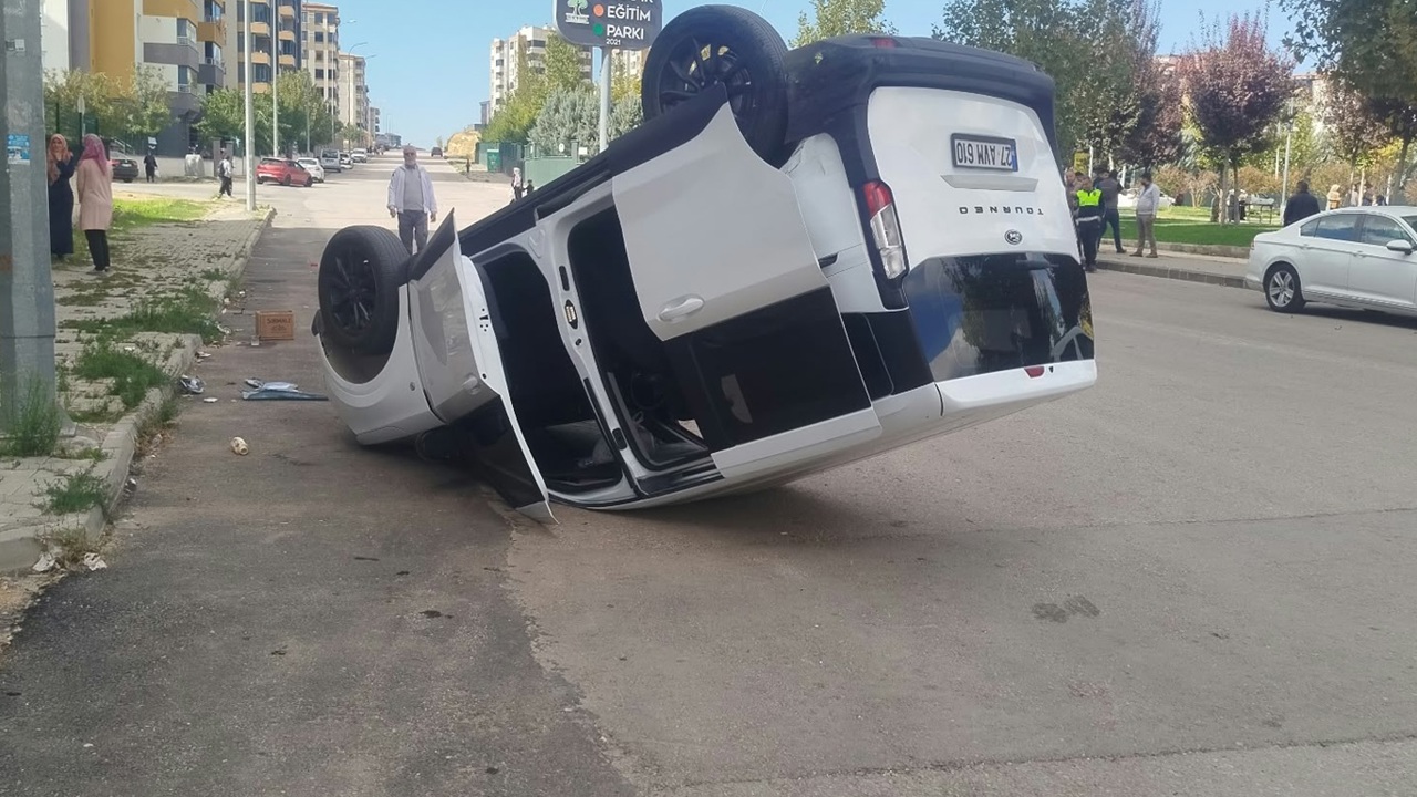 Gaziantep'te iki araç çarpıştı: Bir yaralı