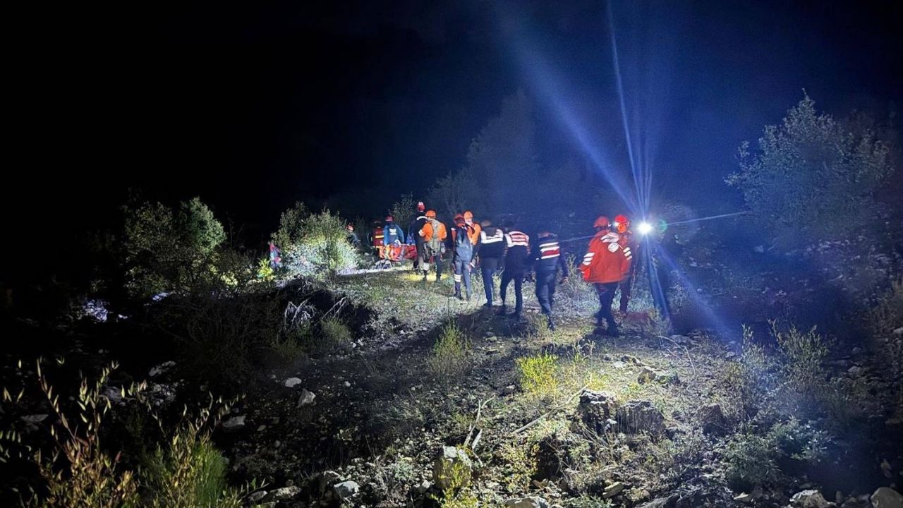 Yazılı Kanyon'da mahsur kalan 10 kişi için kurtarma çalışmaları sürüyor