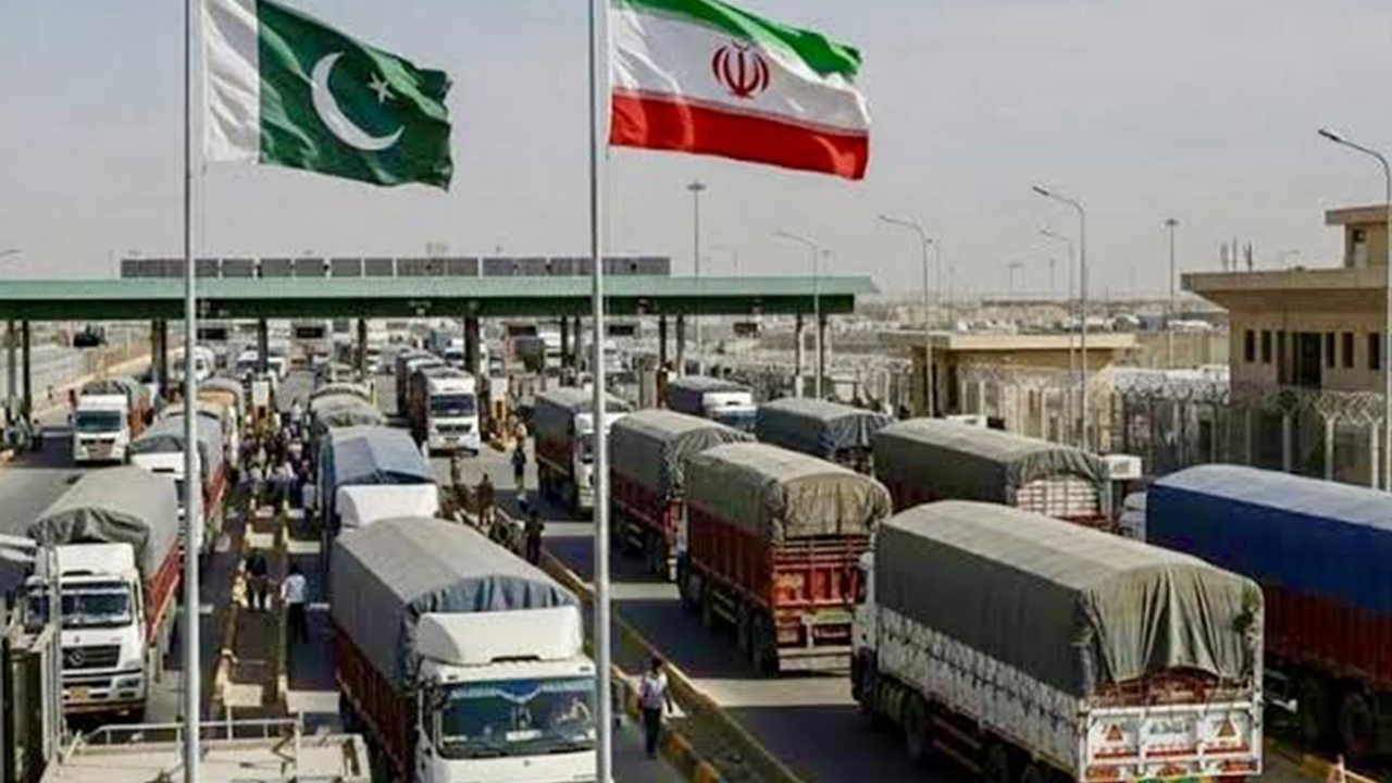 Pakistan İran sınırında ticareti durdurdu: Binlerce tır Belucistan'da mahsur kaldı
