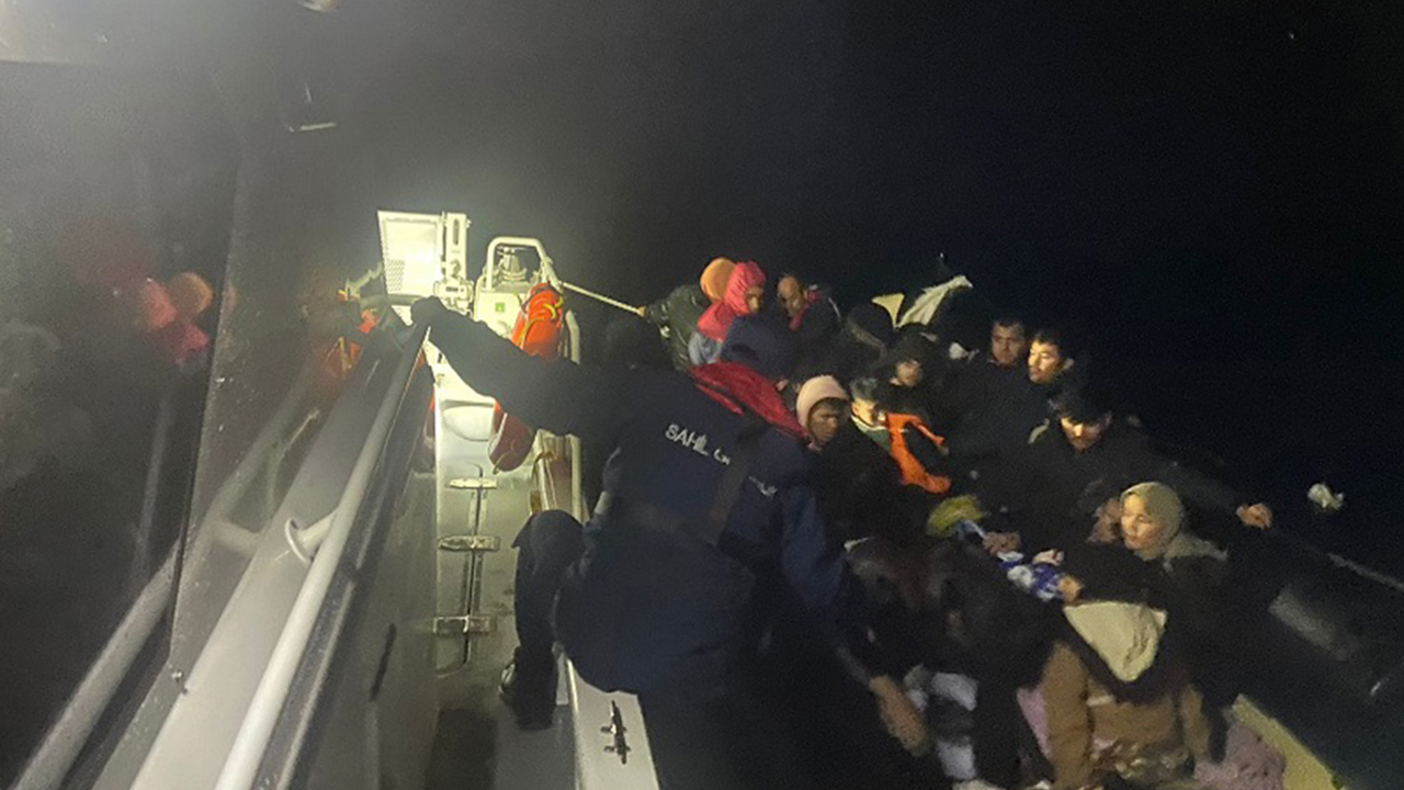 Muğla açıklarında 36 düzensiz göçmen kurtarıldı