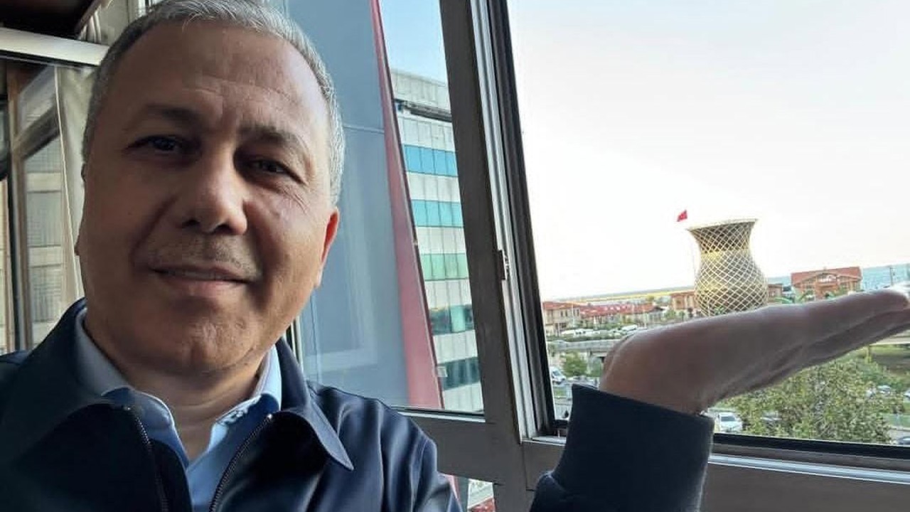 Yerlikaya da akıma uydu, dev bardakla poz verdi

