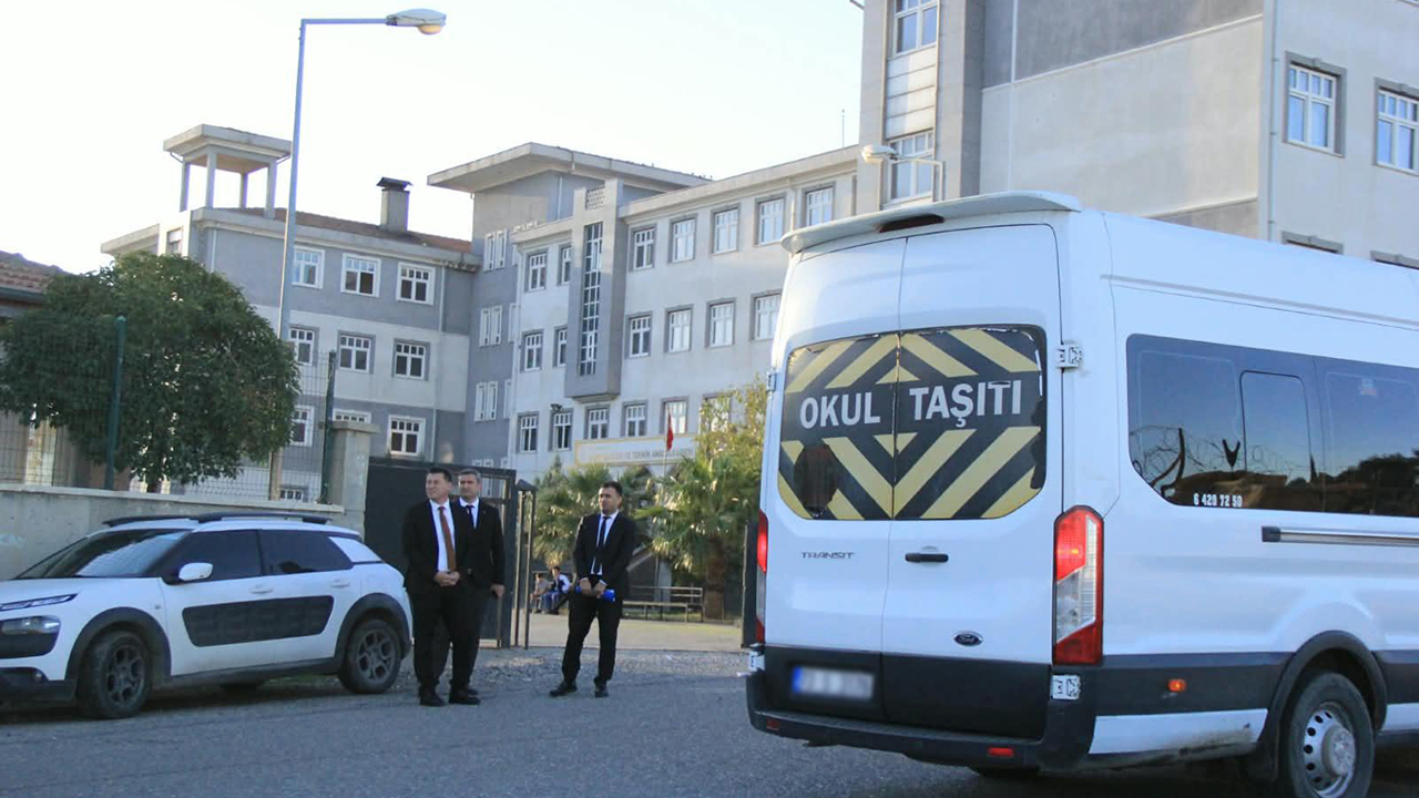 Cizre’de öğrencilerin güvenli ulaşımı için okul servis araçları denetlendi