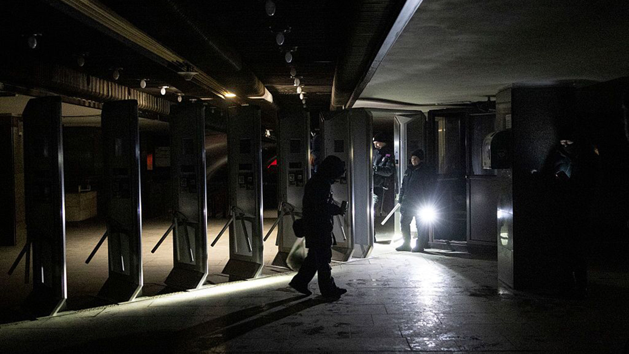 Kiev’de elektrik kesintisi: Metro ve elektrikli toplu taşıma durdu