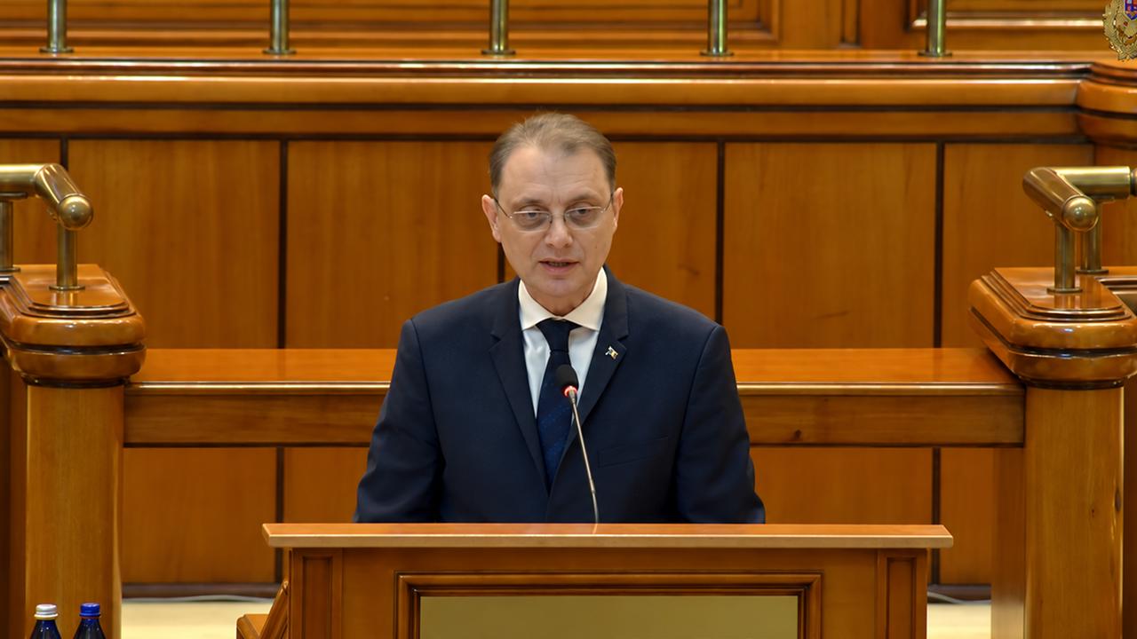 Romanya'da güvenoyu alan Niculescu hükümeti göreve başladı