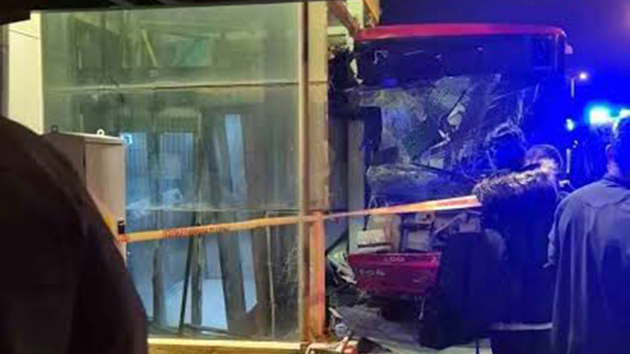 Ankara'da EGO otobüsü üst geçidin ayağına çarptı: 24 yaralı