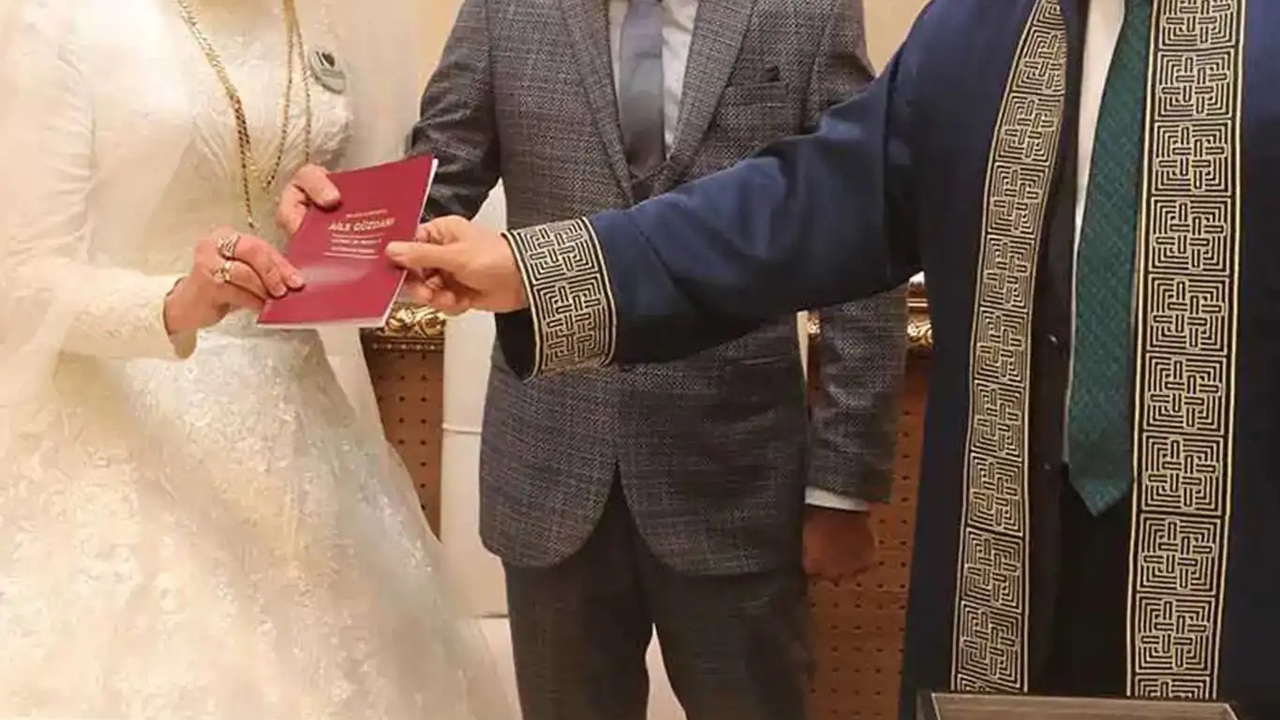 Aile ve Gençlik Fonu'ndan genç çiftlere 1,7 milyar liralık destek