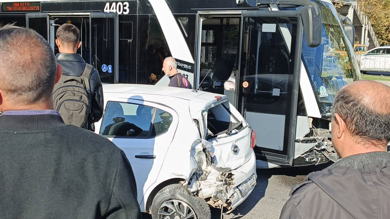 Malatya'da trambüs ile otomobil çarpıştı: 5 yaralı