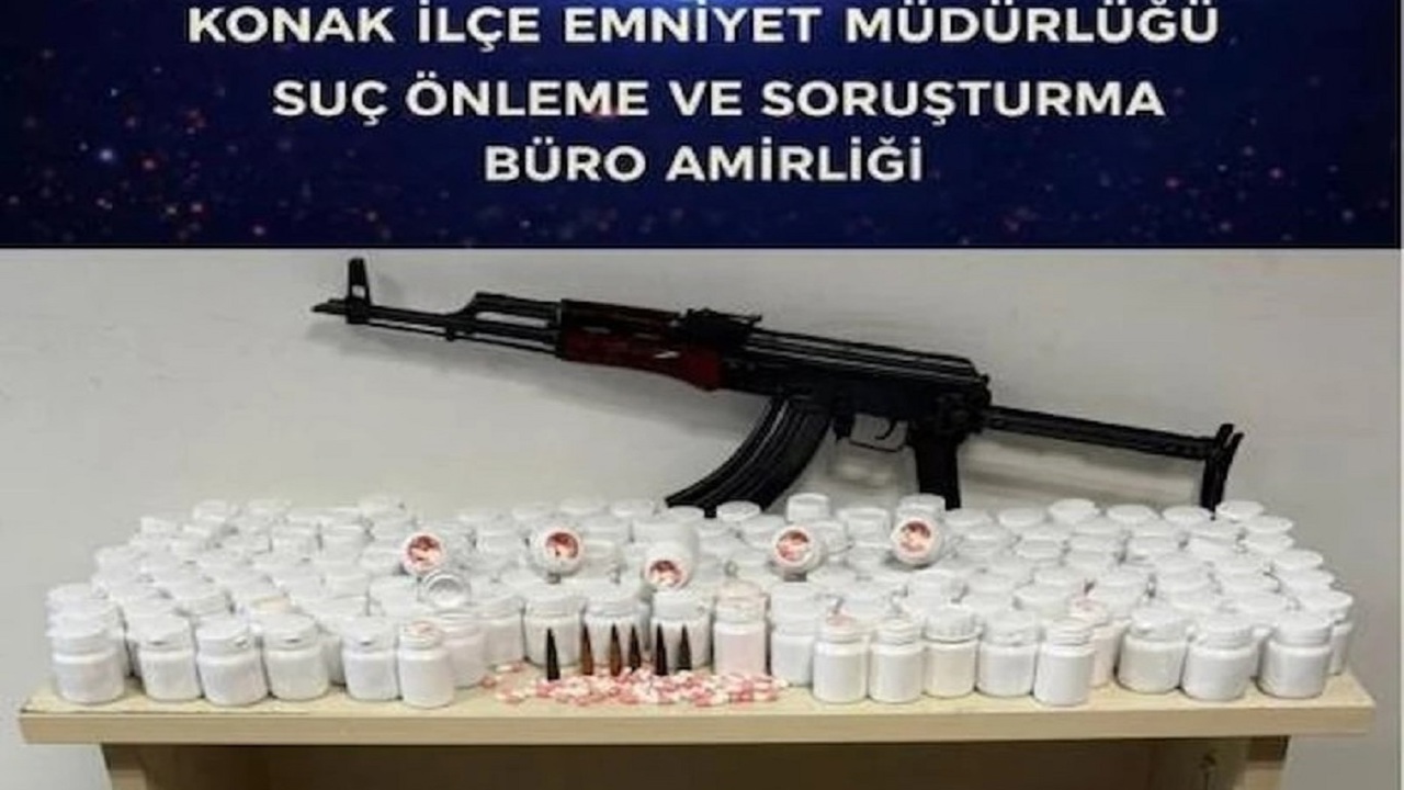 İzmir'de 59 bin uyuşturucu hap ve kalaşnikof ele geçirildi