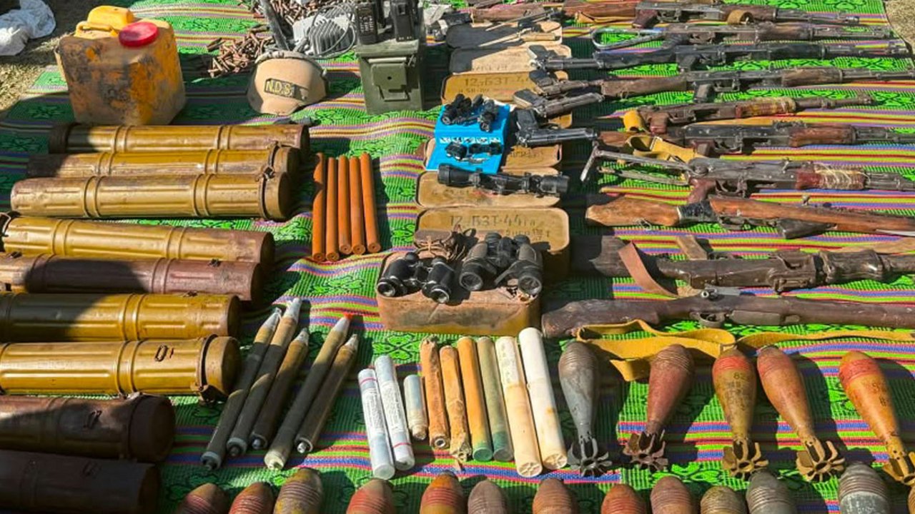 Afganistan'da silah ve mühimmat deposu ele geçirildi