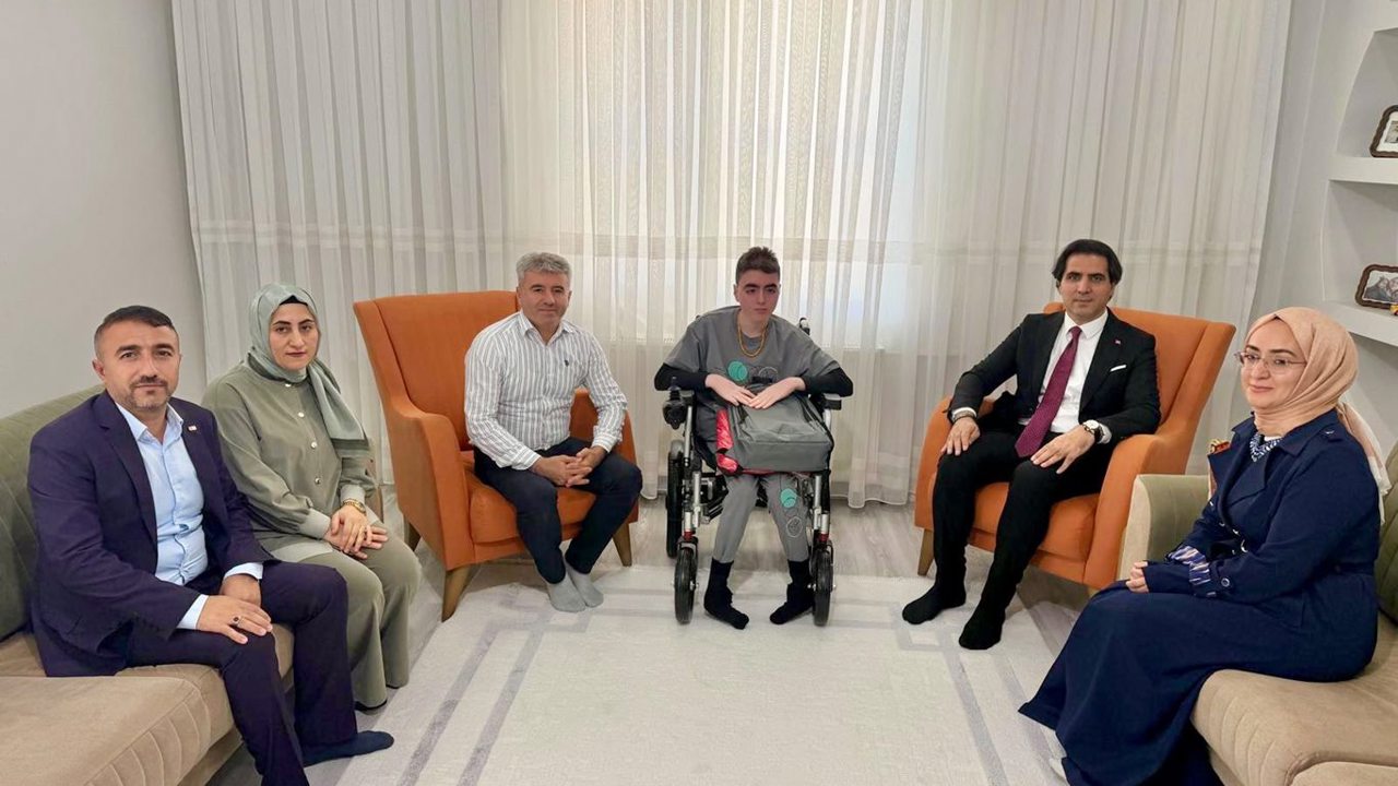 İl Millî Eğitim Müdürü Saz’dan evde eğitim gören öğrenciye ziyaret