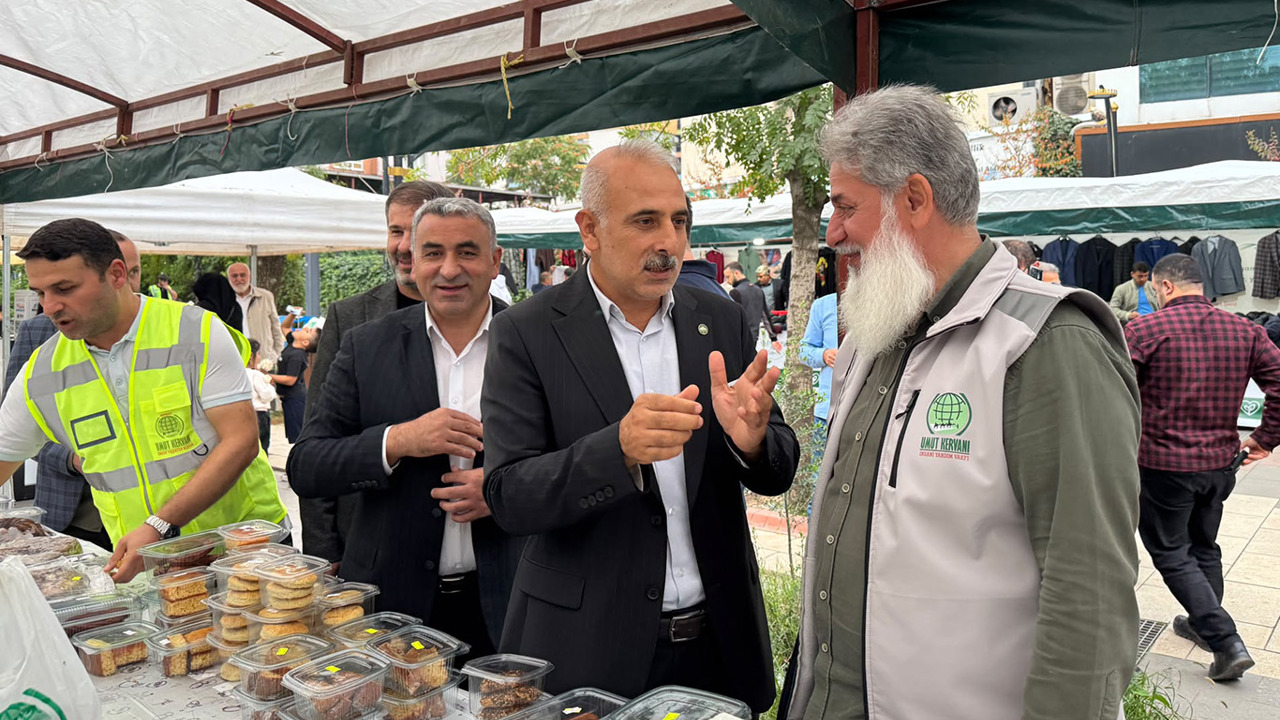 HÜDA PAR İl Başkanı Doğru, Umut Kervanı'nın yardım kermesini ziyaret etti