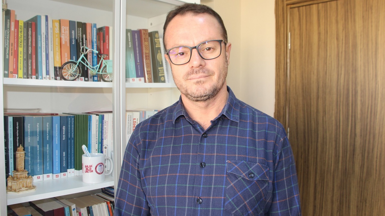 Doç. Dr. Karadaş: Merhamet eğitimiyle büyüyen çocuklar toplum için hazine niteliği taşıyor