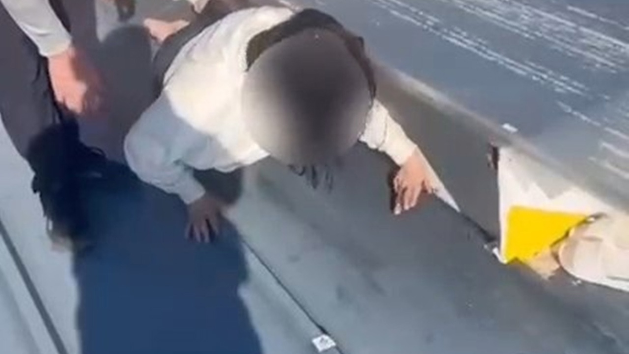 Bursa’da aranan şahıs çatı arasında yakalandı