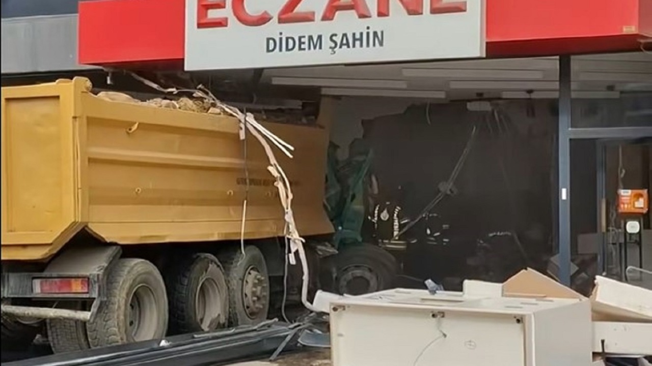 İstanbul'da kamyon eczaneye daldı: 7 kişi yaralandı