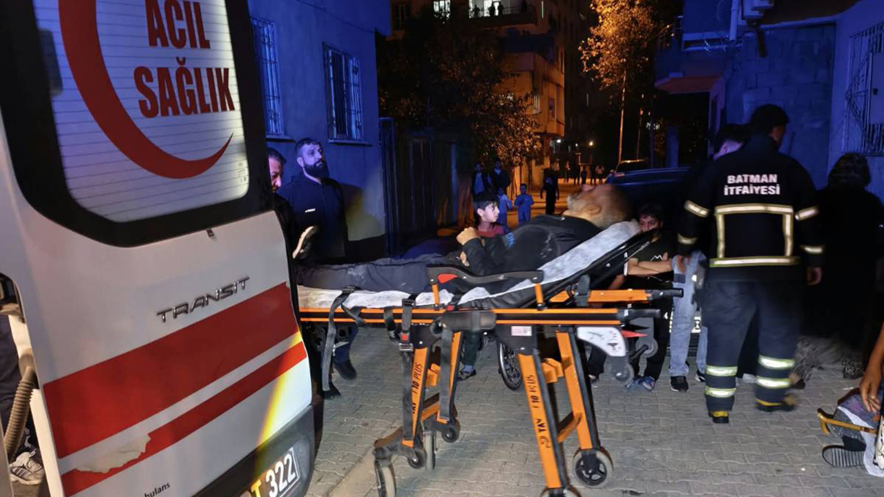 Batman’da ev yangını: Dumandan etkilenen bir kişi hastaneye kaldırıldı