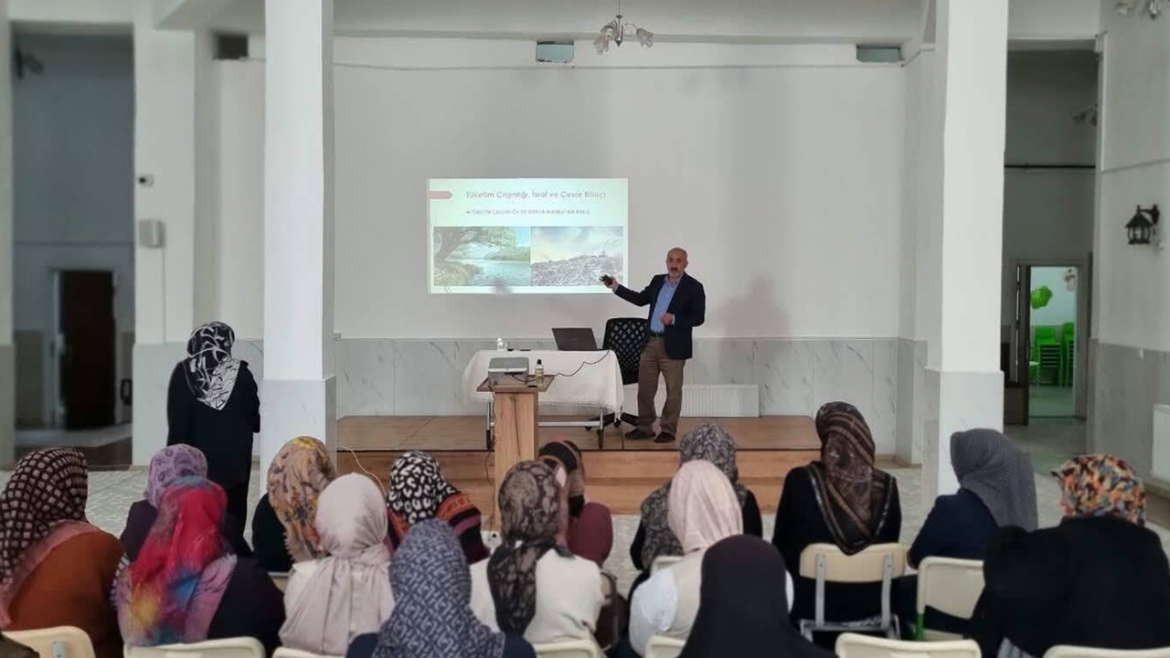 Kur'an kurslarında çevre ve israf bilinci seminerleri düzenlendi