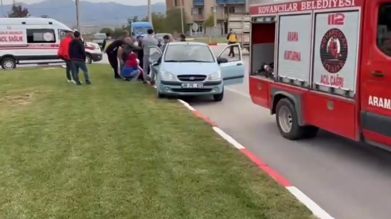 Elâzığ'da trafik kazası: Refüje çarpan araçtaki 2 kişi yaralandı