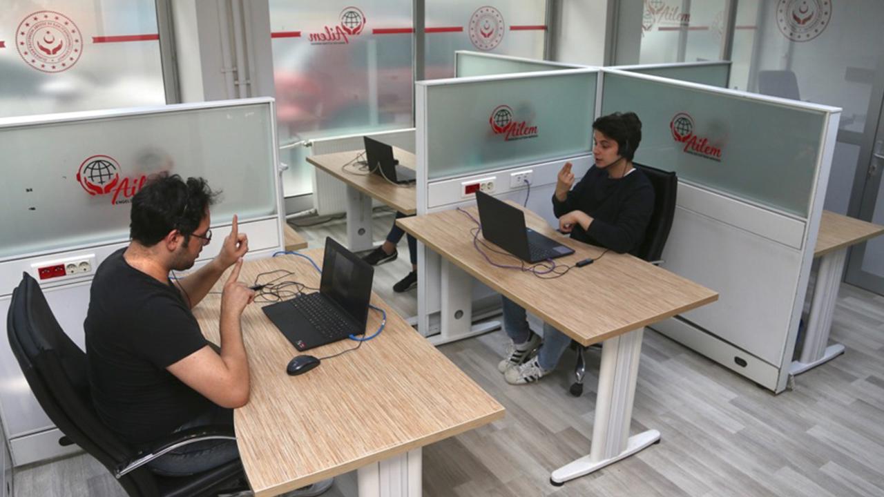AİLEM Engelsiz İletişim Merkezi 335 bin çağrıya çeviri desteği sağladı
