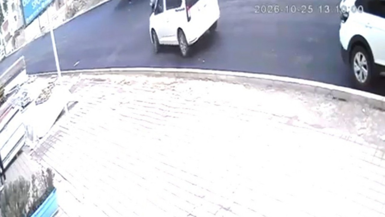 Mardin’de otomobilin bir çocuğa çarptığı anlar güvenlik kamerasına yansıdı