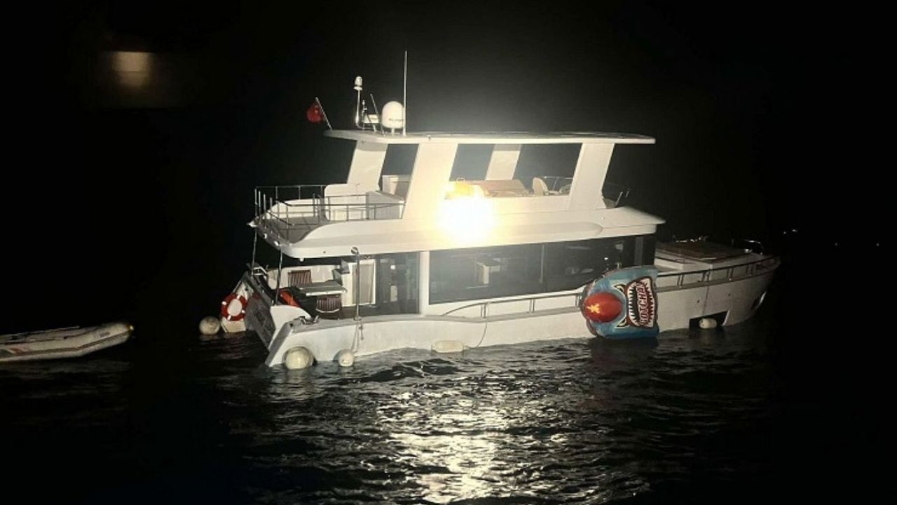 Çanakkale'de batma tehlikesi geçiren teknedeki 2 kişi kurtarıldı