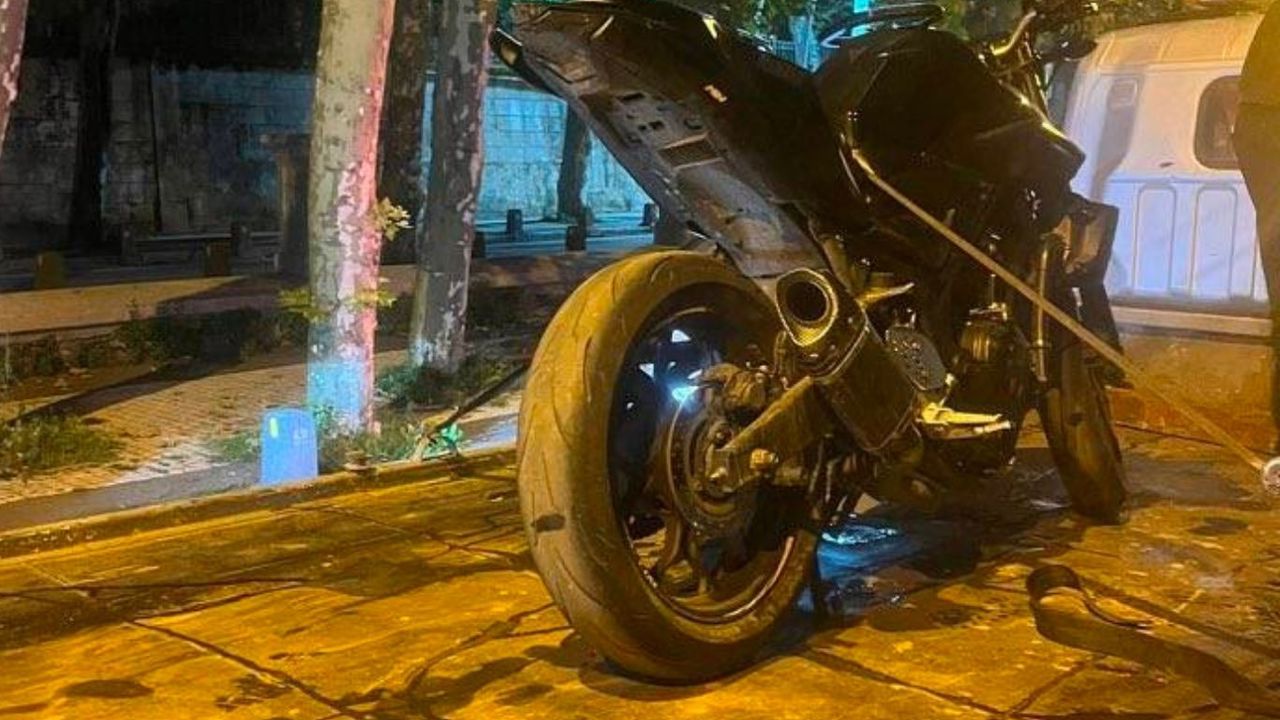 Plakasız ve abartı egzozlu motosiklet sürücüsüne 62 bin lira ceza