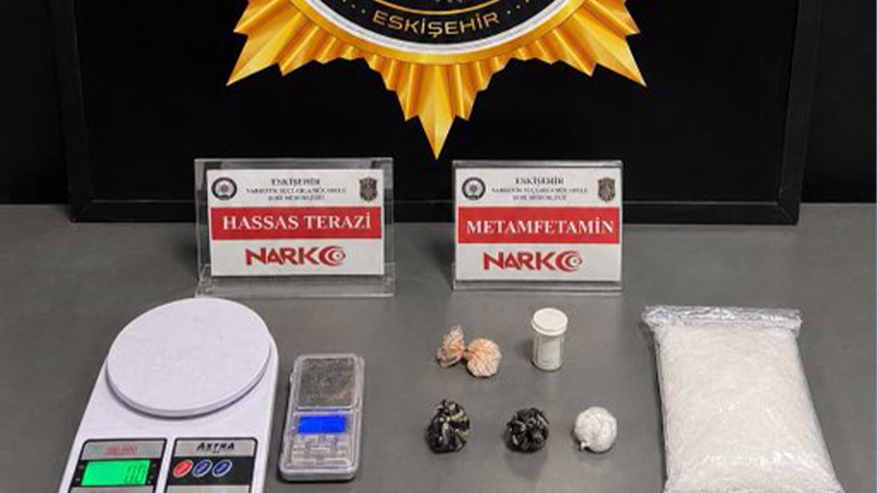 Eskişehir’de yaklaşık 1 kilogram metamfetamin ele geçirildi
